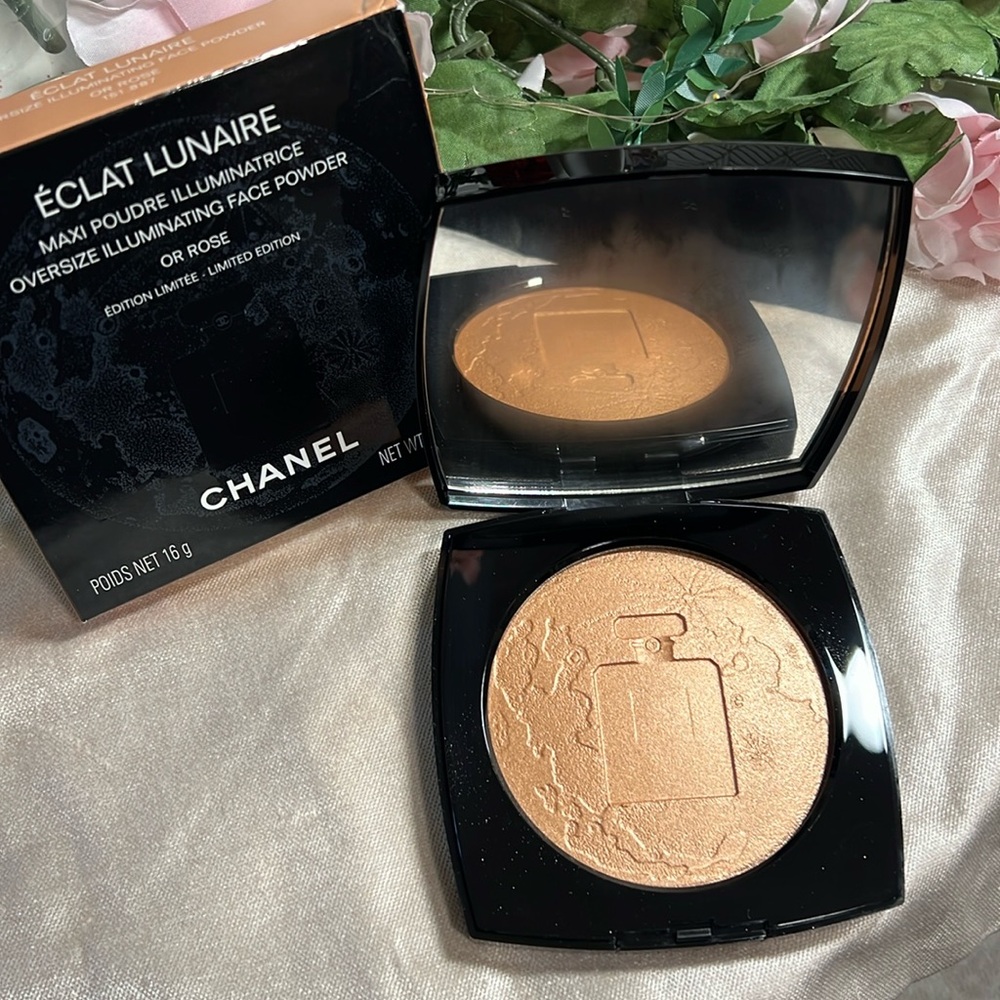 Éclat Lunaire oversize illuminating face powder OR ROSE Chanel